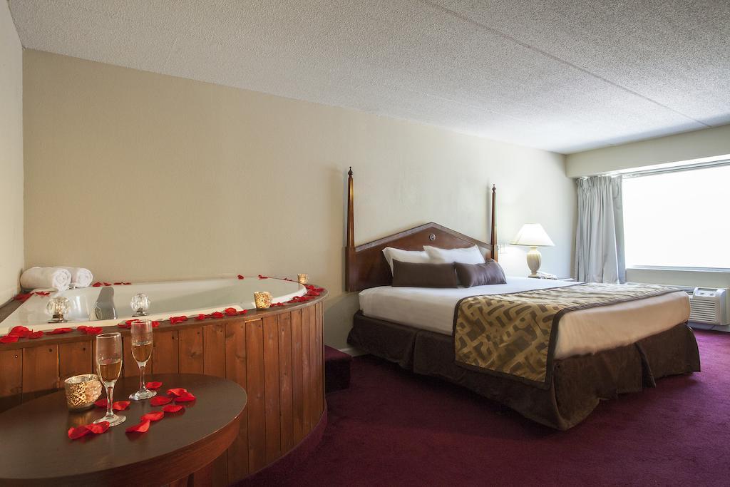 גטלינבורג Four Seasons Motor Lodge חדר תמונה