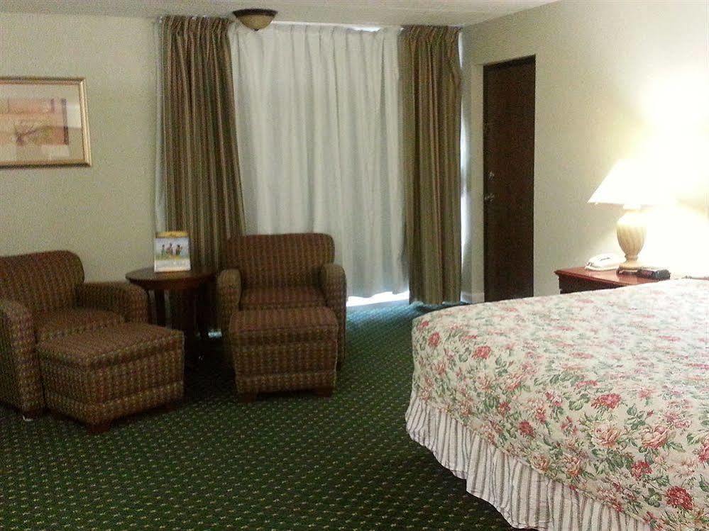 גטלינבורג Four Seasons Motor Lodge מראה חיצוני תמונה